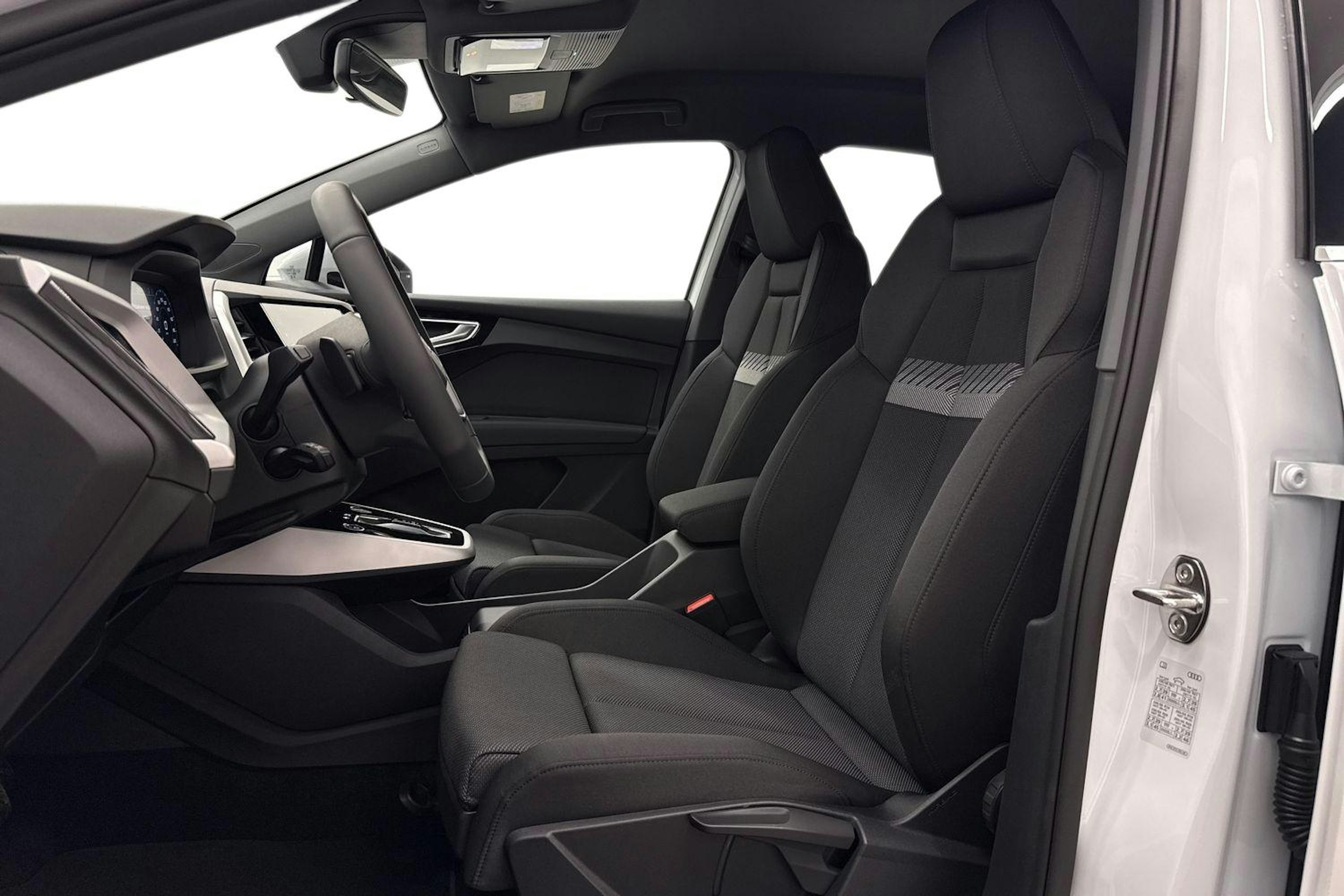 met. valkoinen Audi Q4 e-tron 2026 kuva 8.