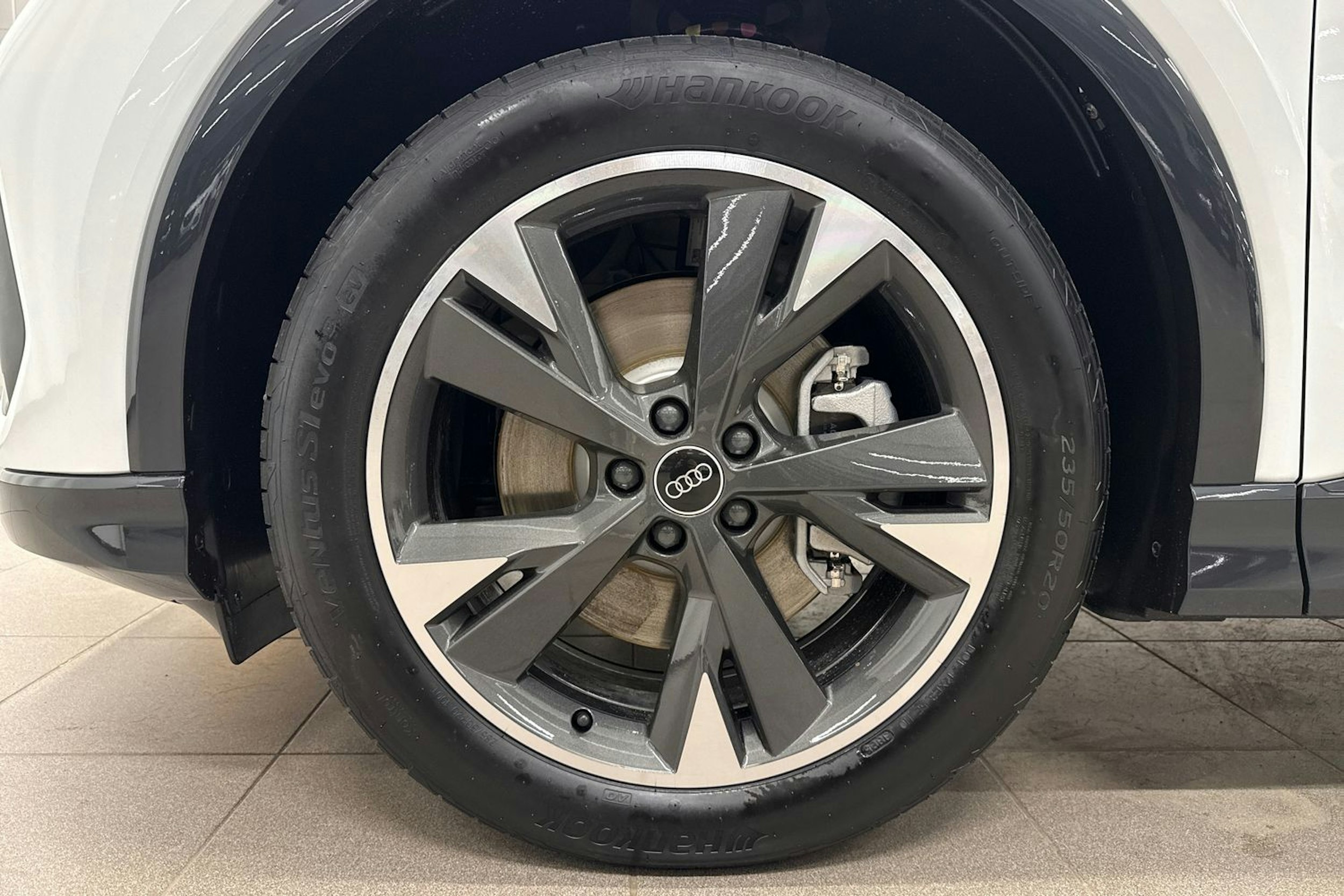 met. valkoinen Audi Q4 e-tron 2026 kuva 10.