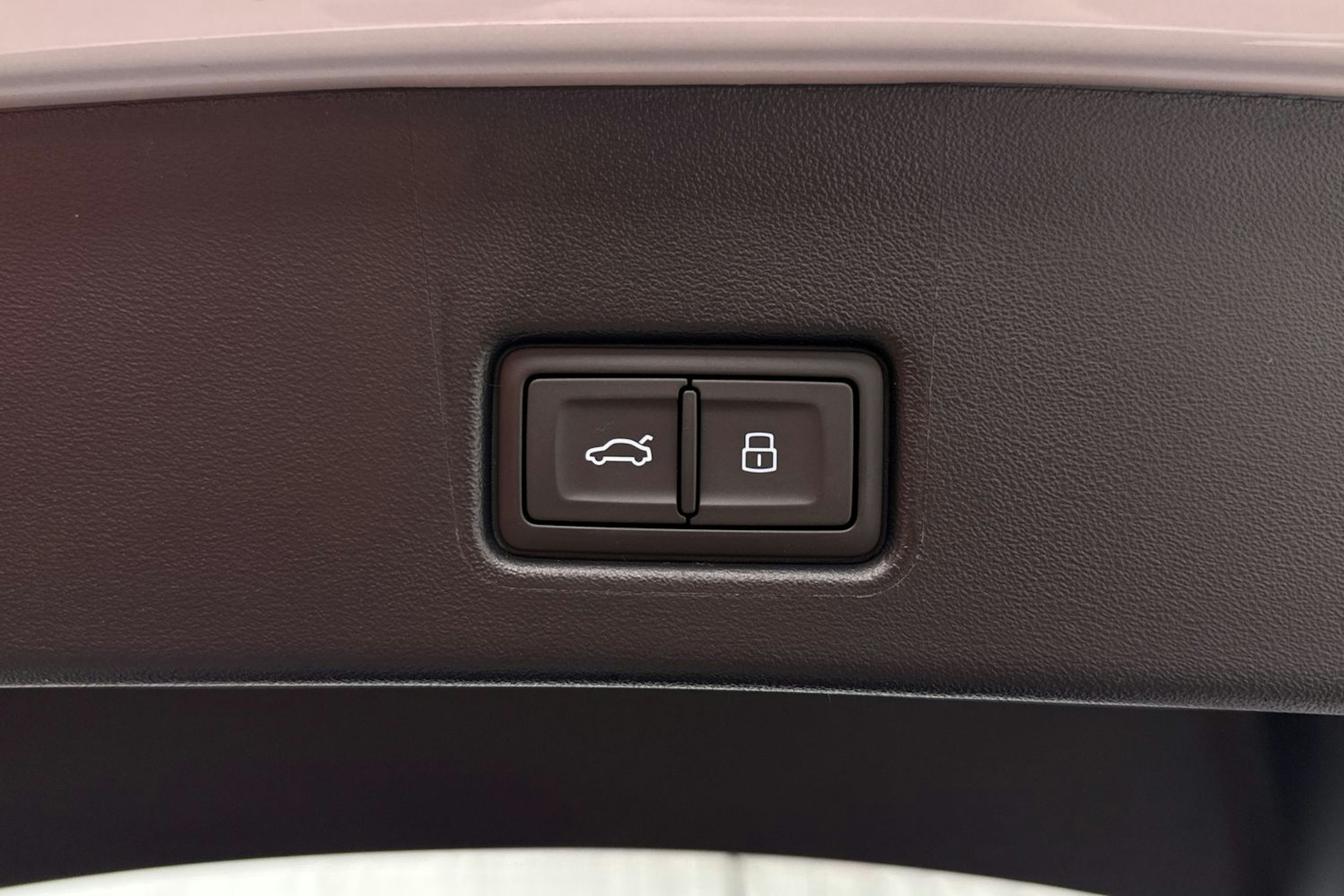 met. valkoinen Audi Q4 e-tron 2026 kuva 12.