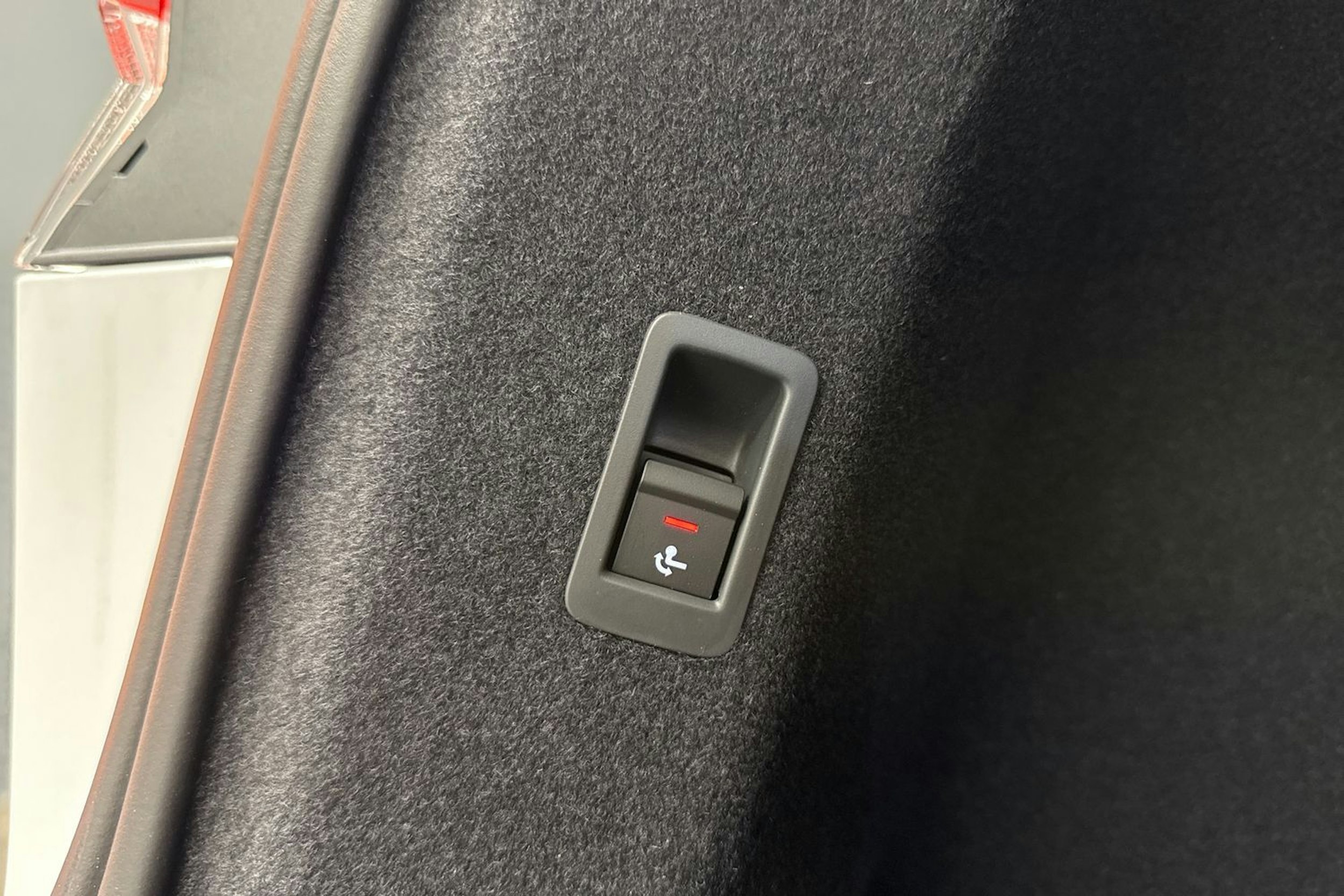 met. valkoinen Audi Q4 e-tron 2026 kuva 13.