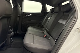 met. valkoinen Audi Q4 e-tron 2026 kuva 14.