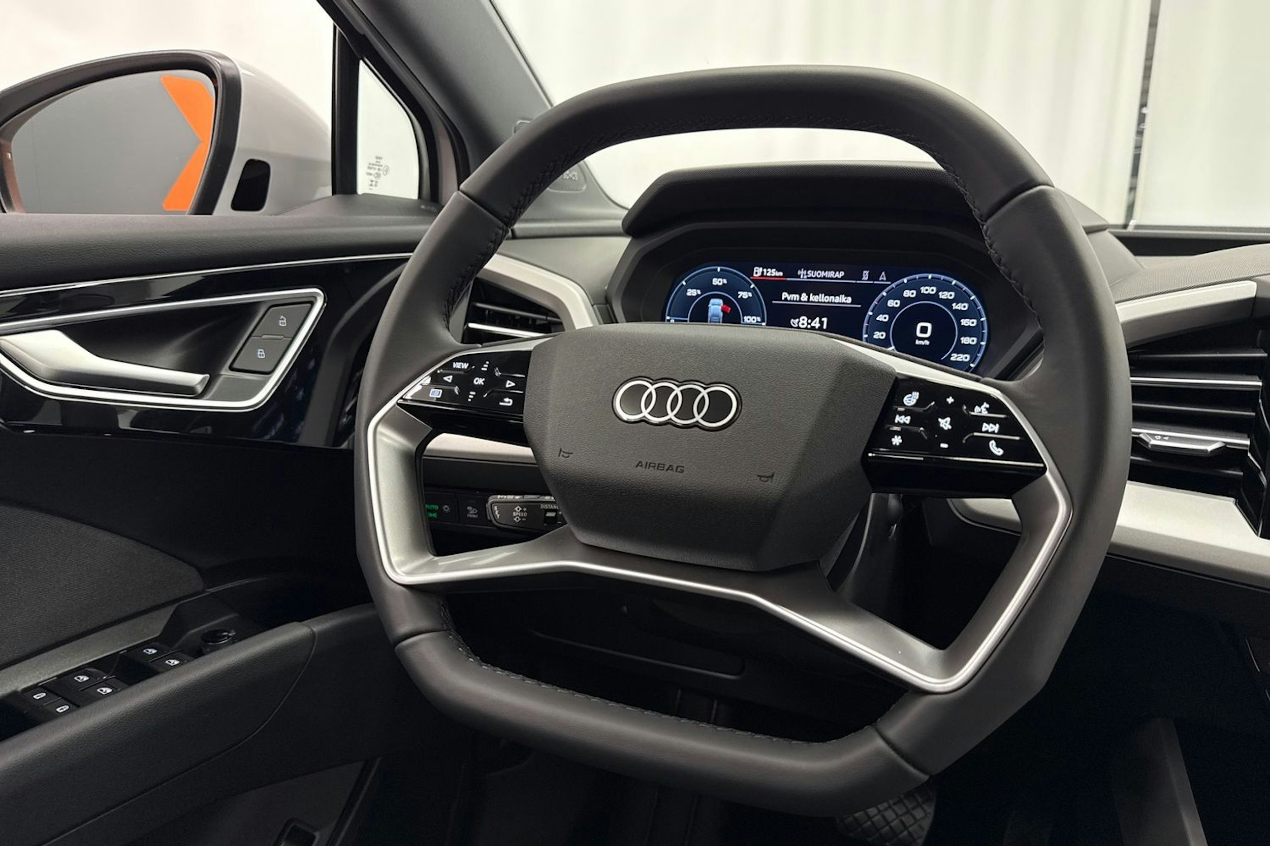 met. valkoinen Audi Q4 e-tron 2026 kuva 16.