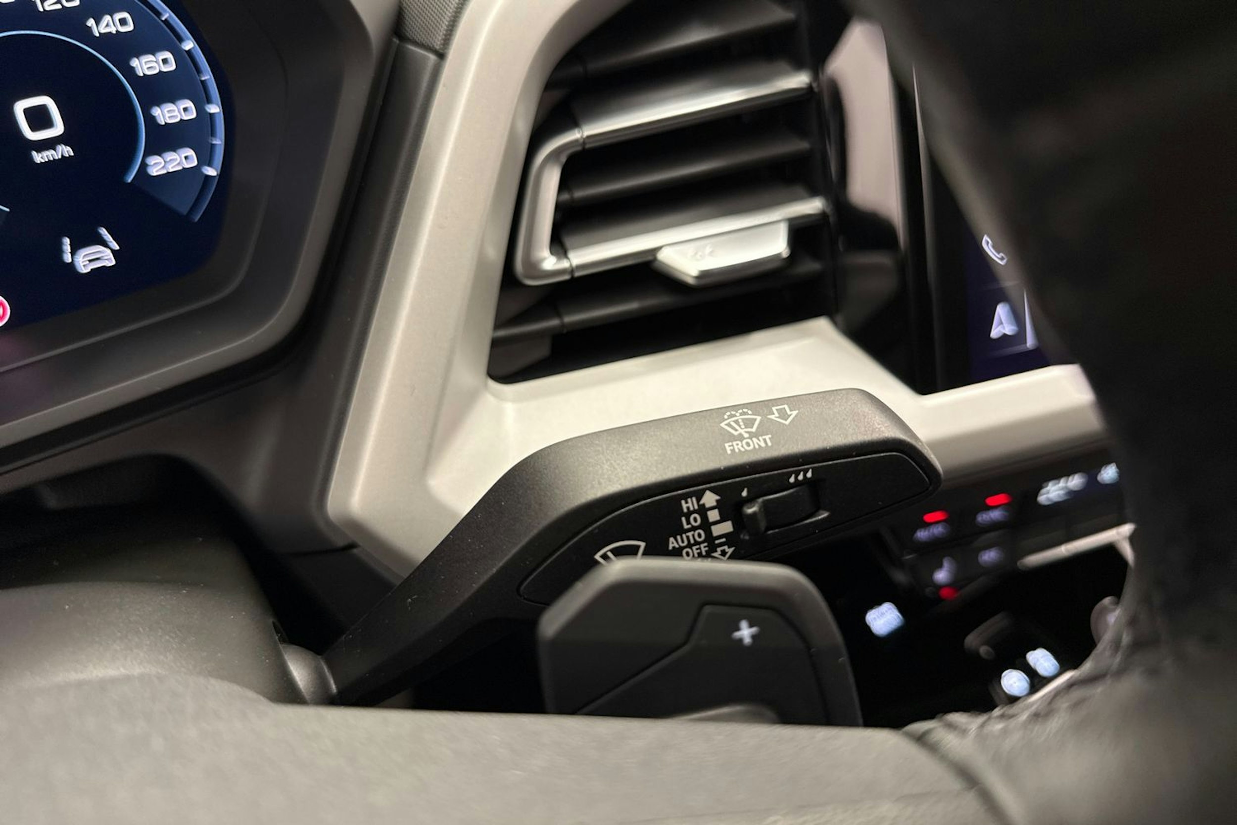 met. valkoinen Audi Q4 e-tron 2026 kuva 19.