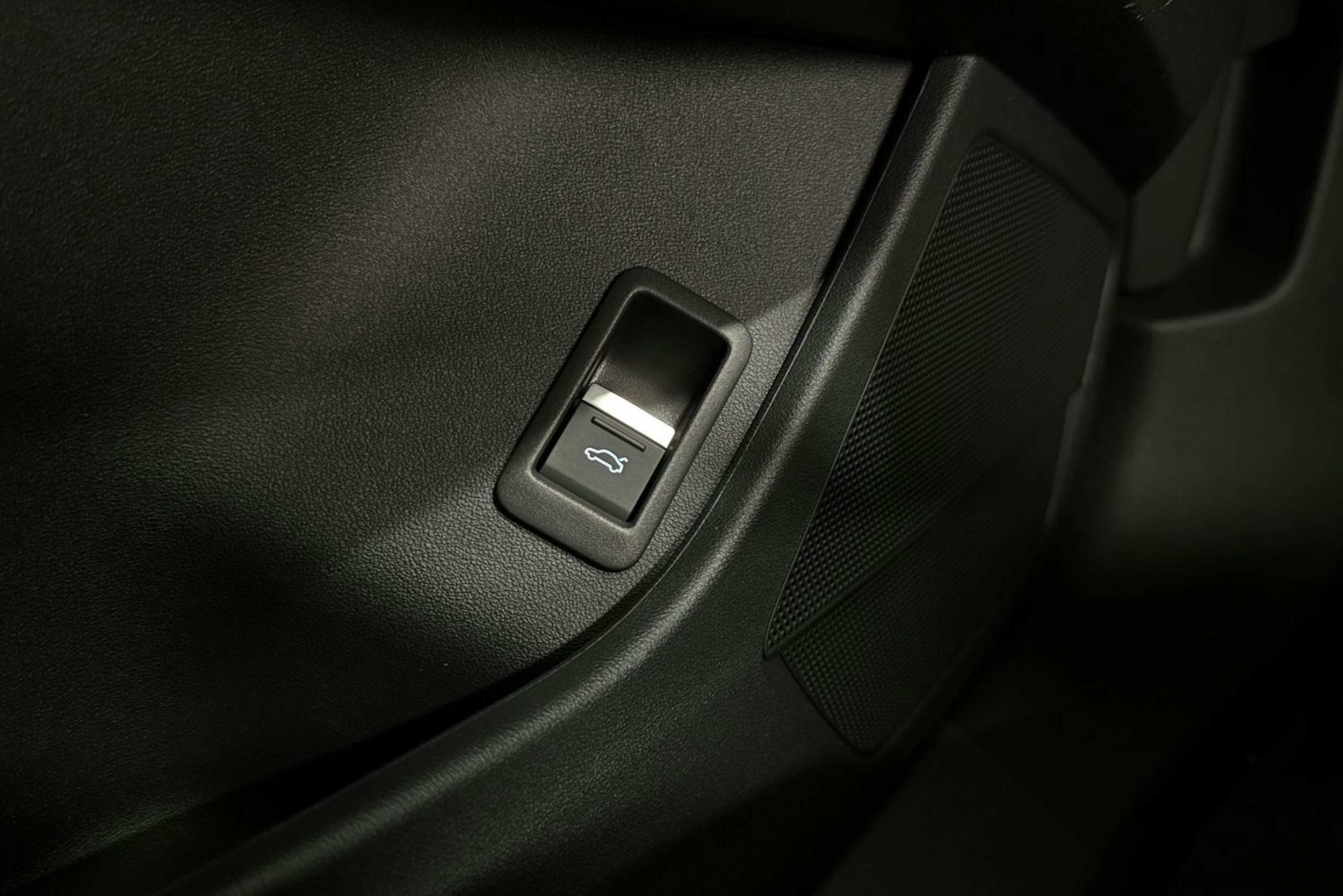 met. valkoinen Audi Q4 e-tron 2026 kuva 24.