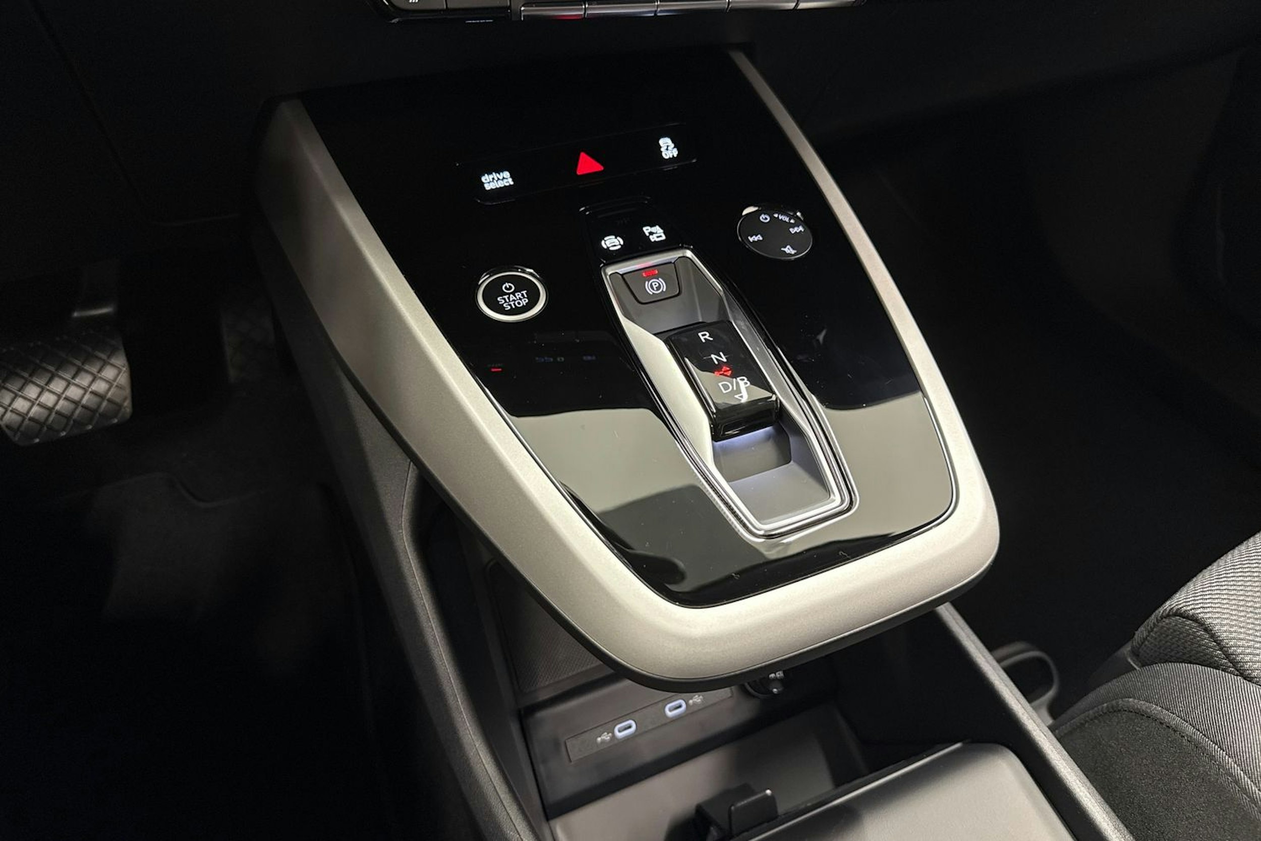 met. valkoinen Audi Q4 e-tron 2026 kuva 25.