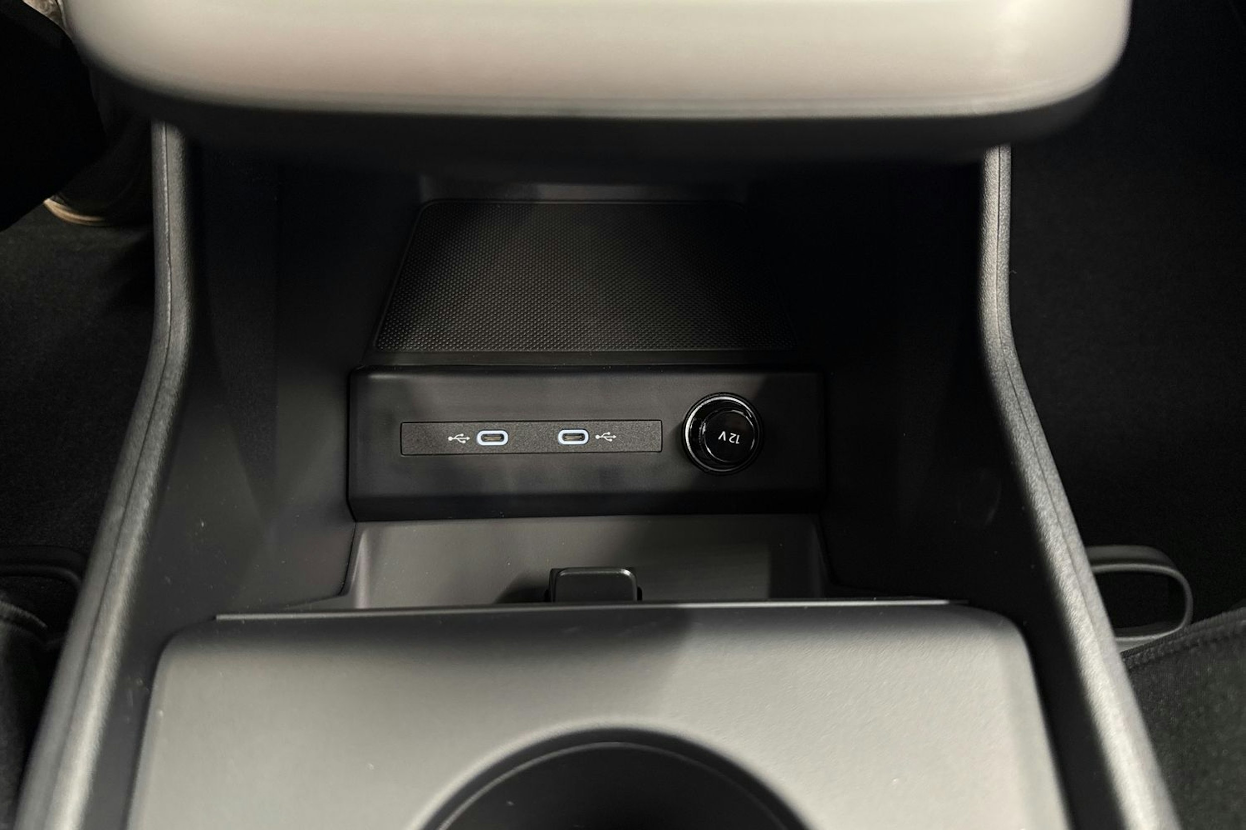 met. valkoinen Audi Q4 e-tron 2026 kuva 27.