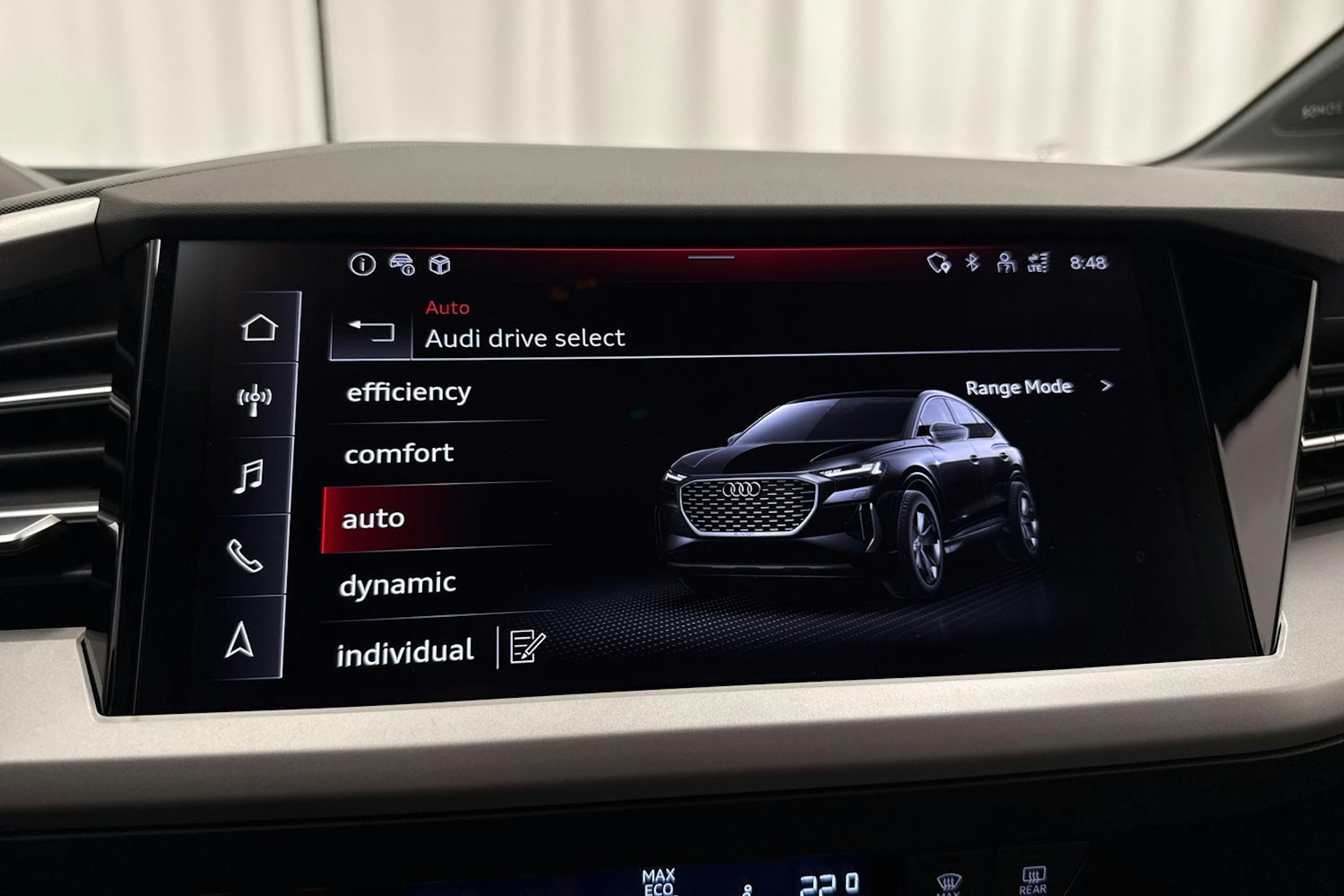 met. valkoinen Audi Q4 e-tron 2026 kuva 30.