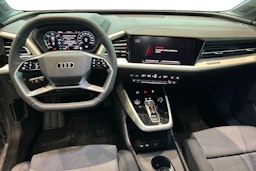 harmaa Audi Q4 e-tron 2026 kuva 7.