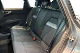 harmaa Audi Q4 e-tron 2026 kuva 8.