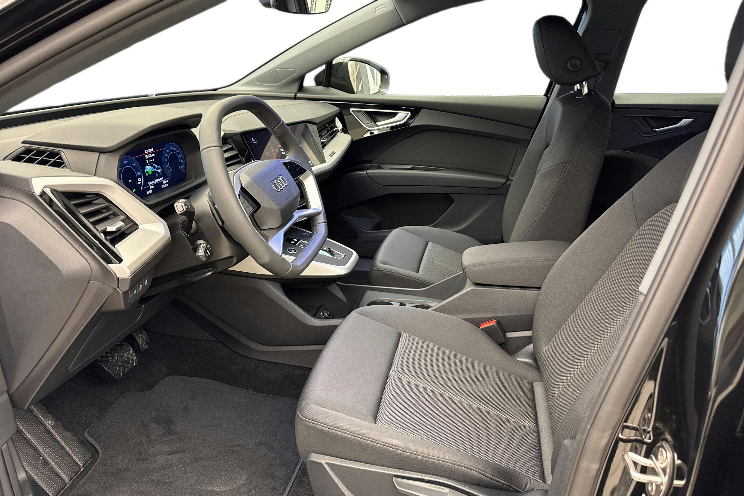 musta Audi Q4 e-tron 2026 kuva 6.