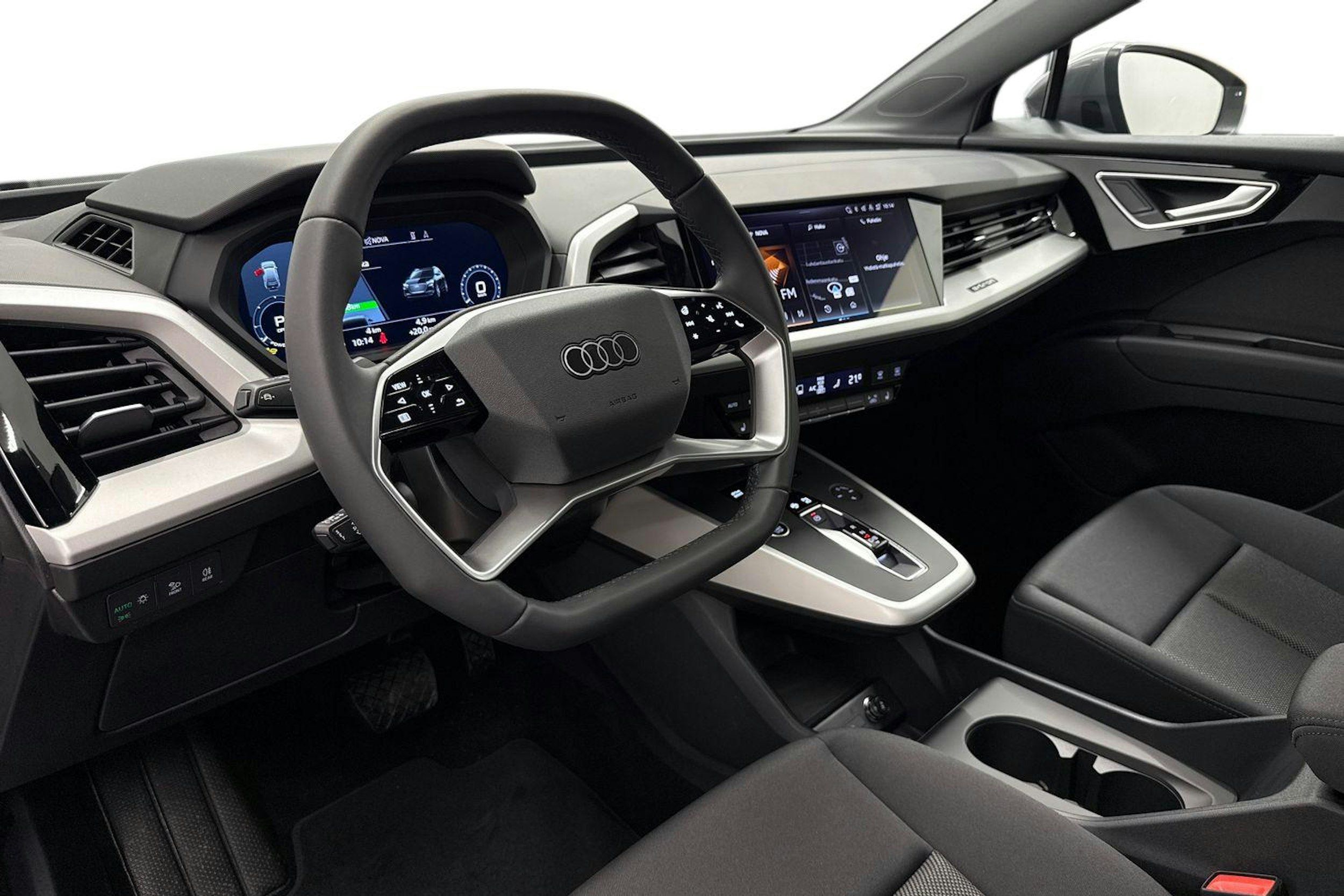 met. harmaa Audi Q4 e-tron 2026 kuva 6.