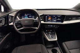 met. harmaa Audi Q4 e-tron 2026 kuva 7.