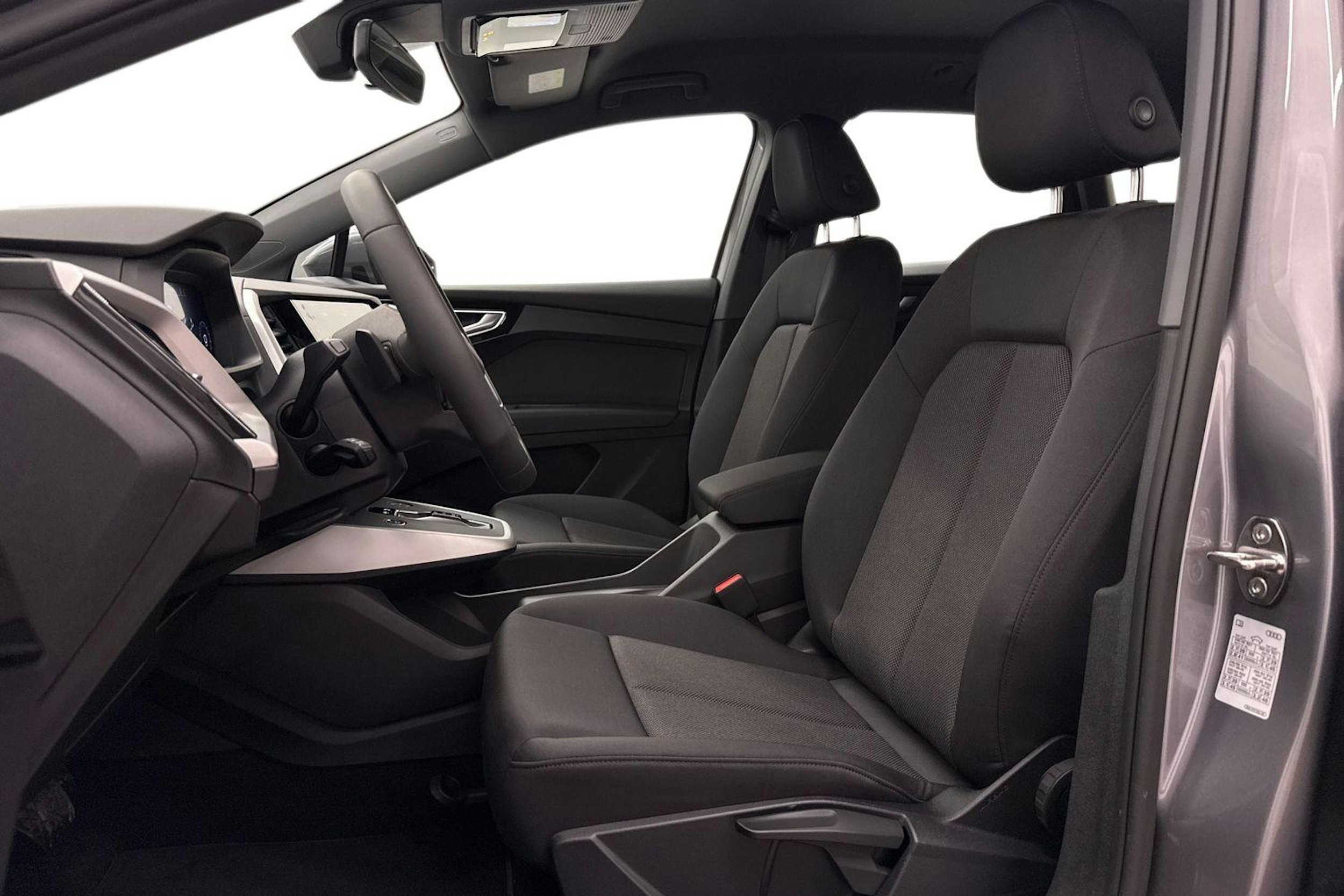 met. harmaa Audi Q4 e-tron 2026 kuva 8.