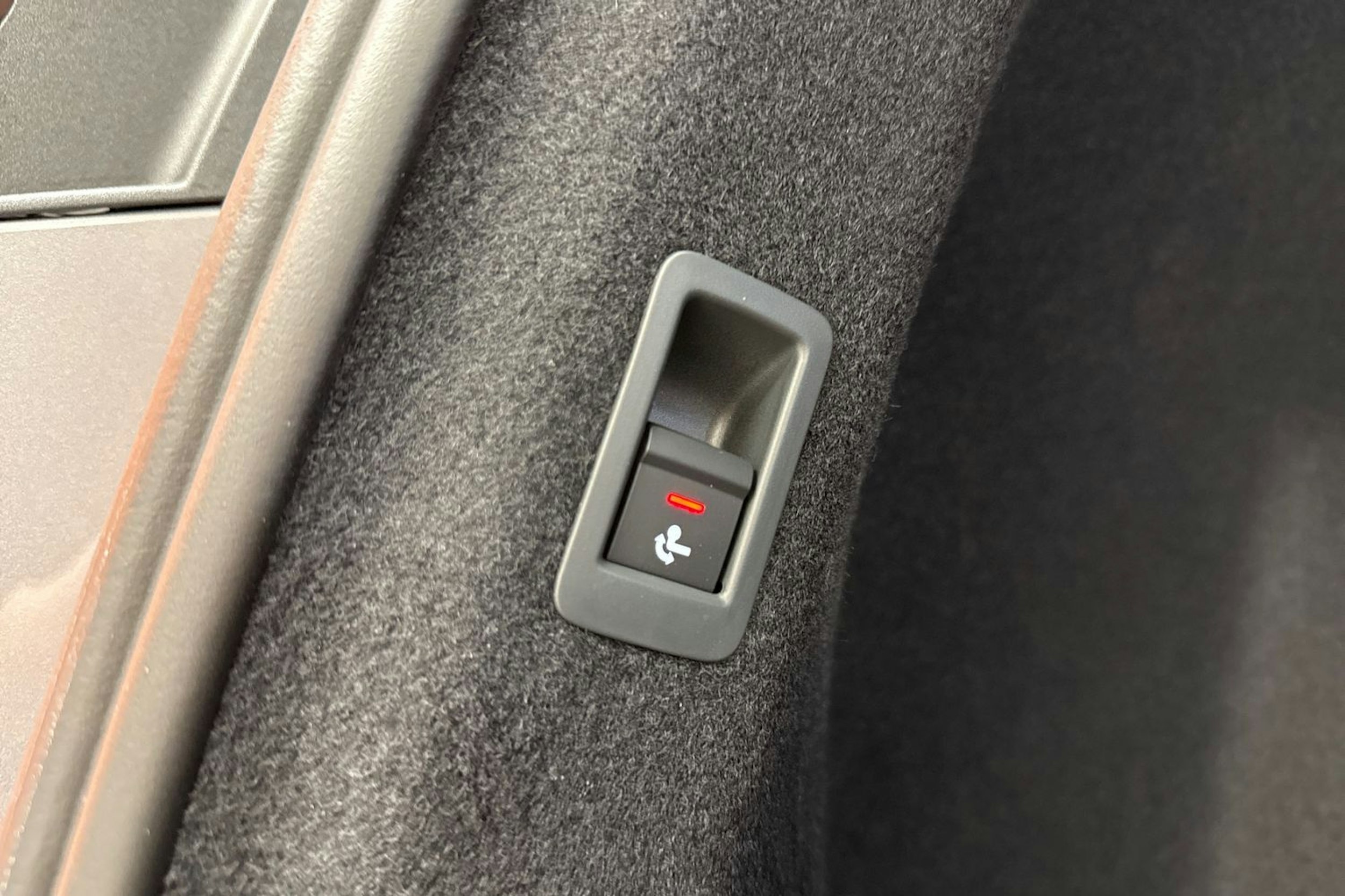 met. harmaa Audi Q4 e-tron 2026 kuva 13.