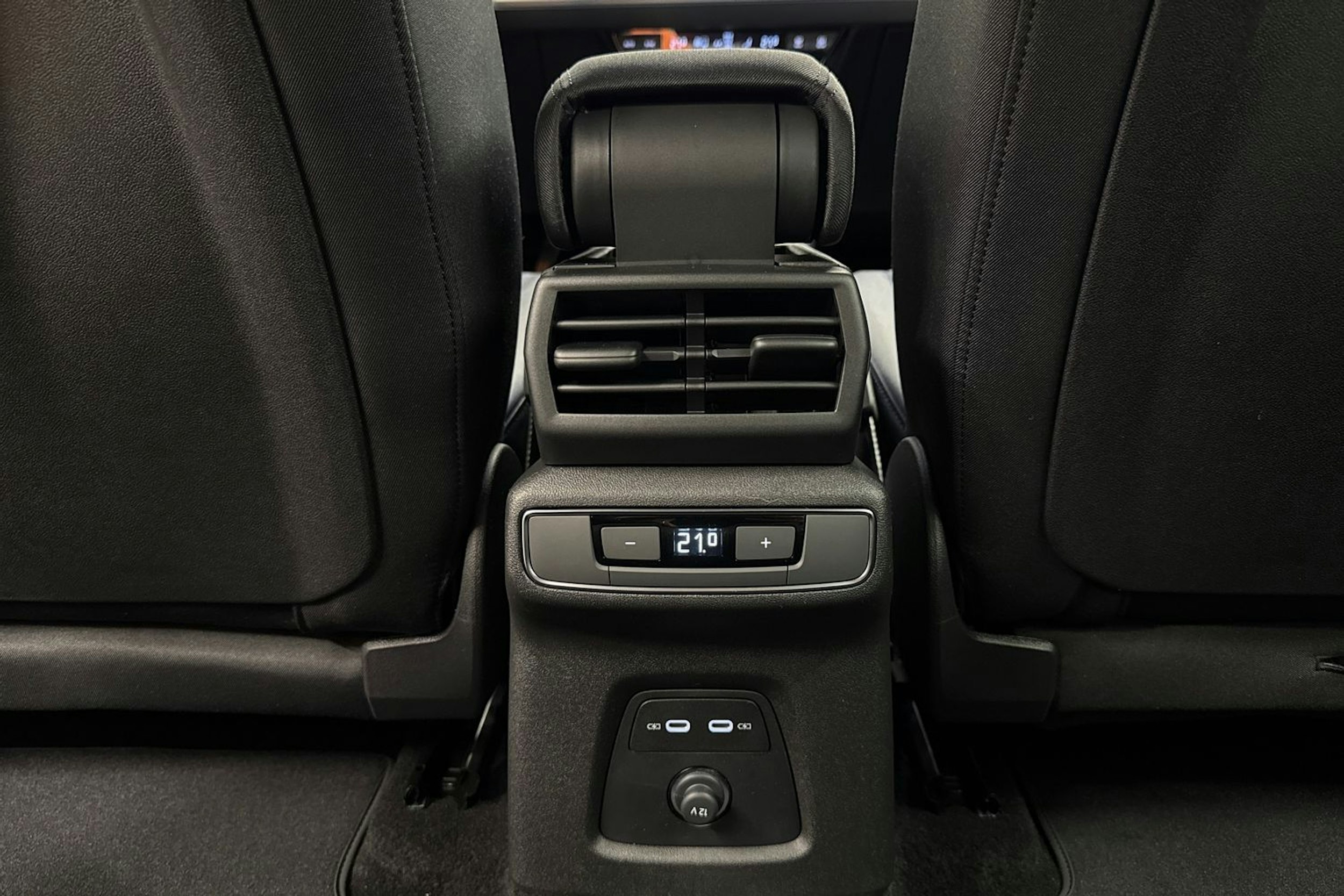 met. harmaa Audi Q4 e-tron 2026 kuva 15.