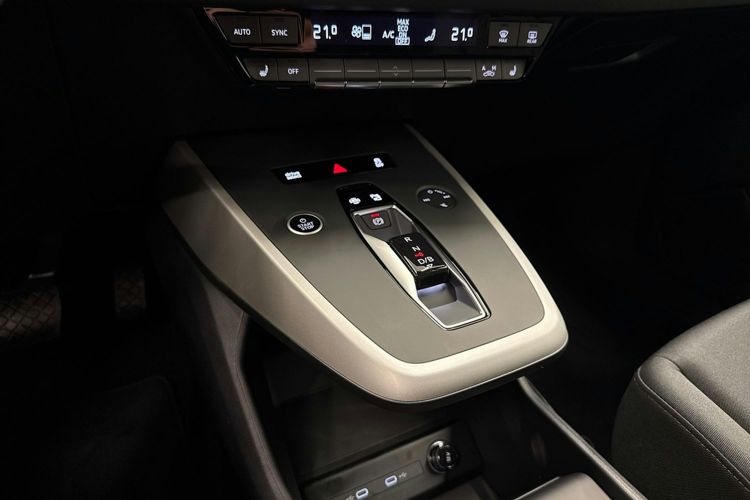 met. harmaa Audi Q4 e-tron 2026 kuva 24.