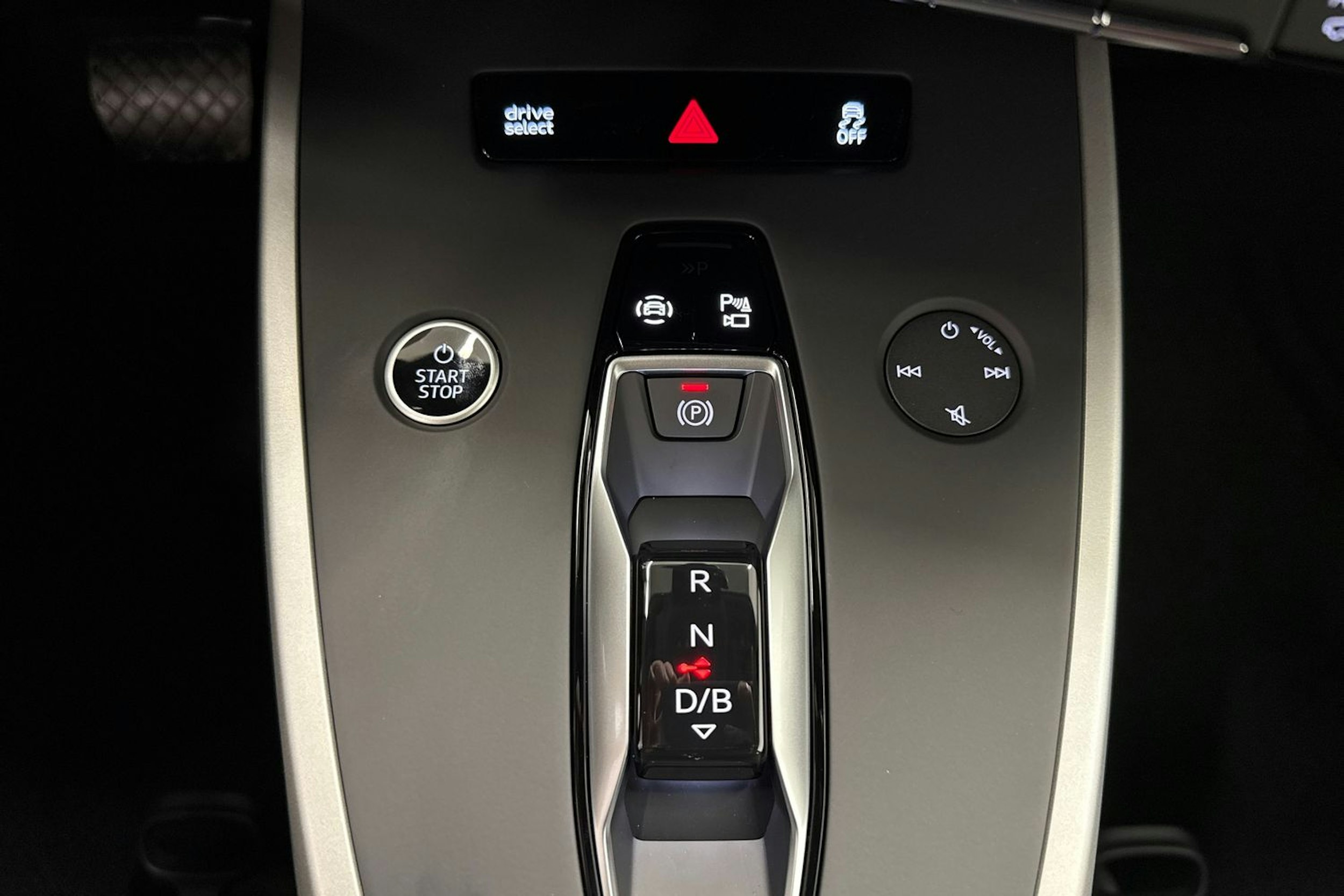 met. harmaa Audi Q4 e-tron 2026 kuva 26.