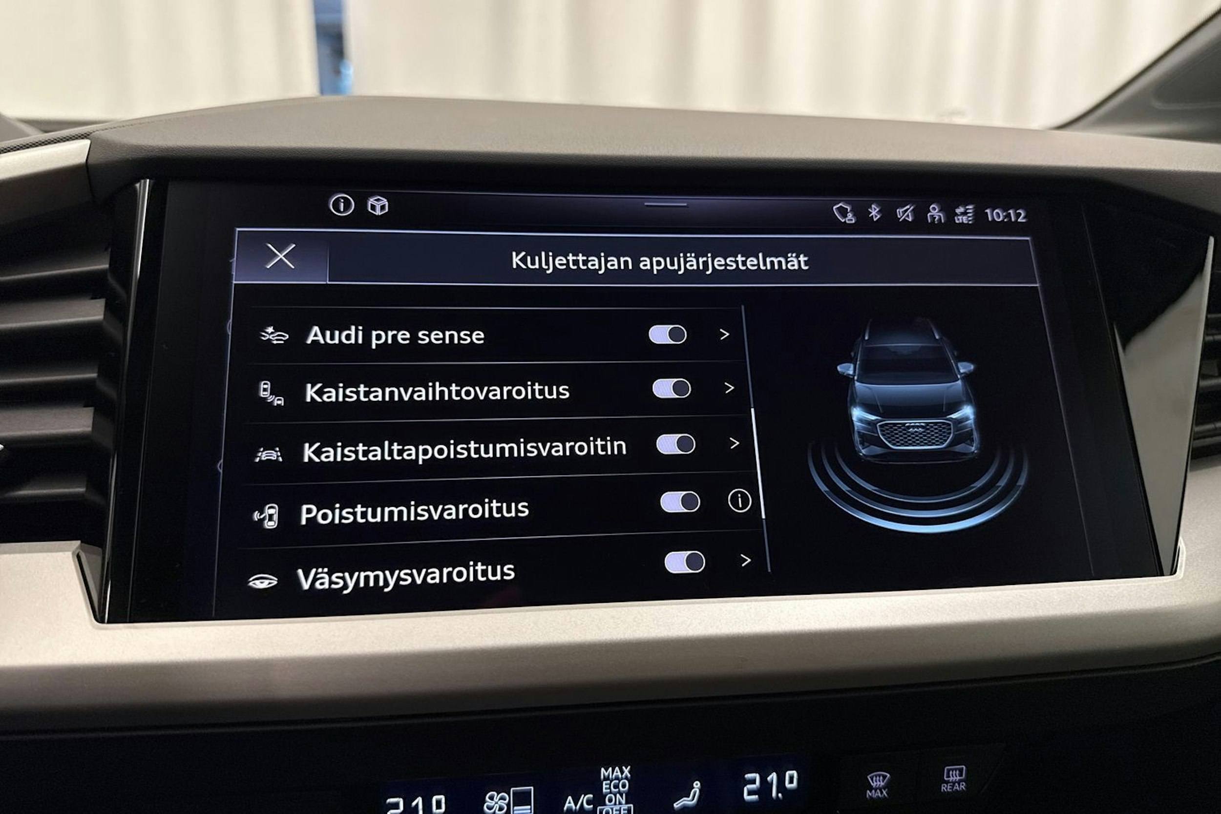 met. harmaa Audi Q4 e-tron 2026 kuva 30.