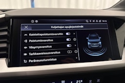 met. harmaa Audi Q4 e-tron 2026 kuva 31.