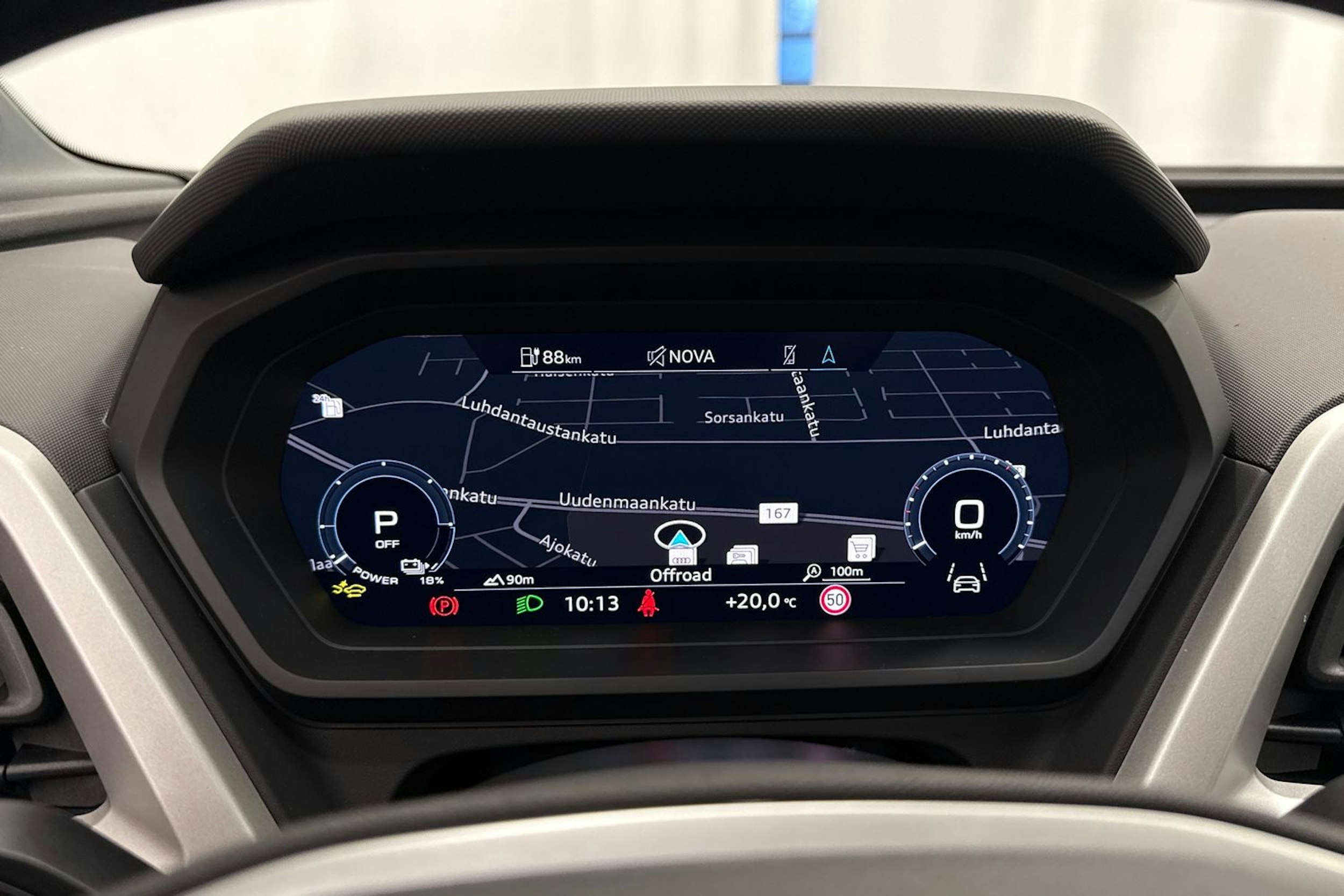 met. harmaa Audi Q4 e-tron 2026 kuva 33.