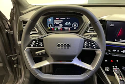 harmaa Audi Q4 e-tron 2026 kuva 11.