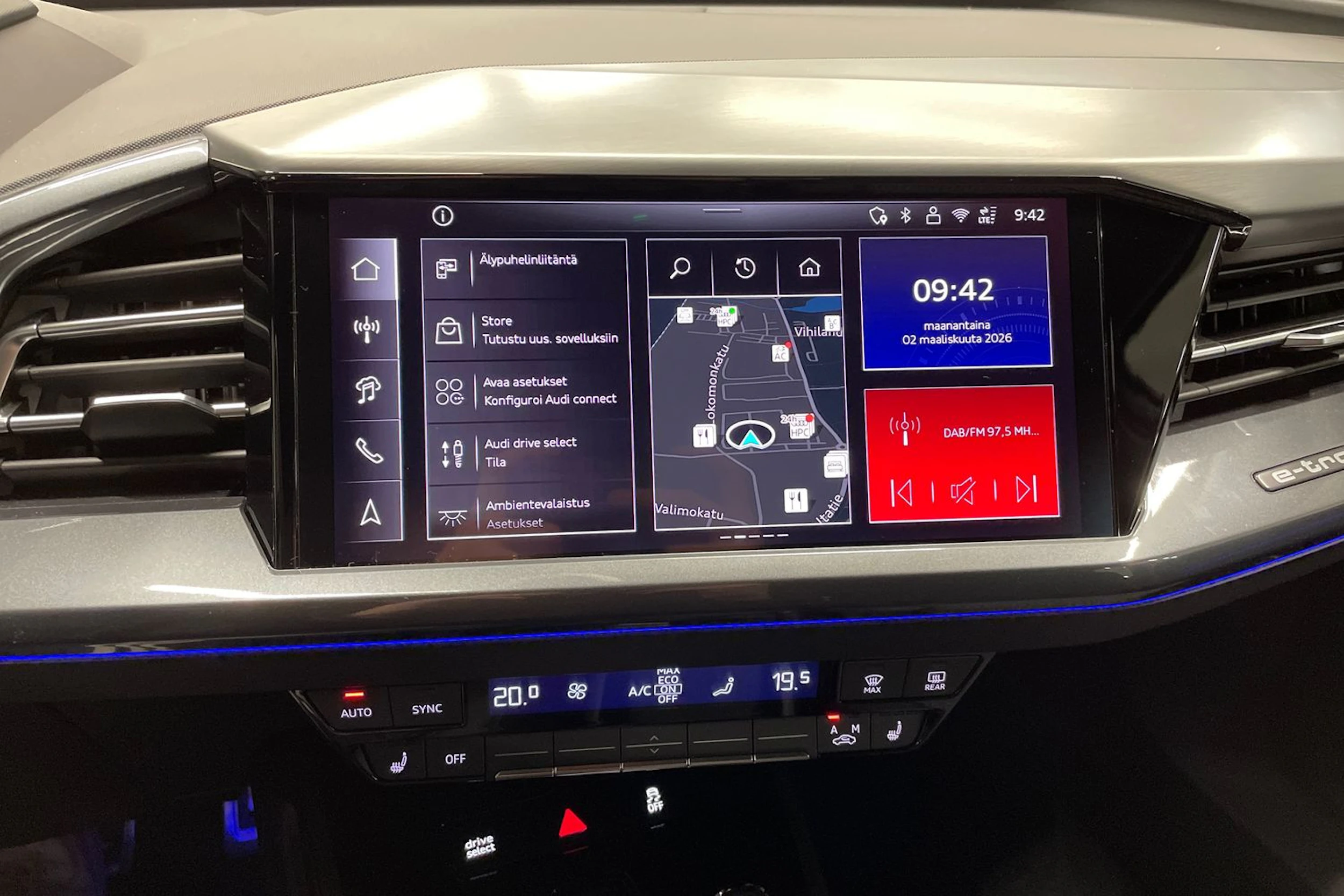 harmaa Audi Q4 e-tron 2026 kuva 13.