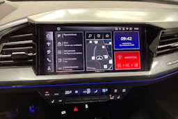 harmaa Audi Q4 e-tron 2026 kuva 13.