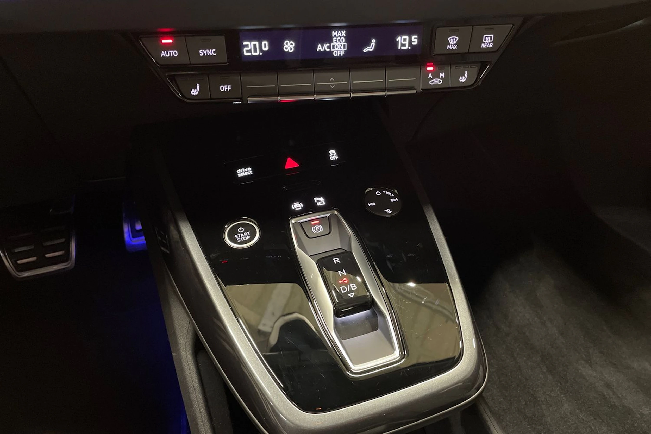 harmaa Audi Q4 e-tron 2026 kuva 15.