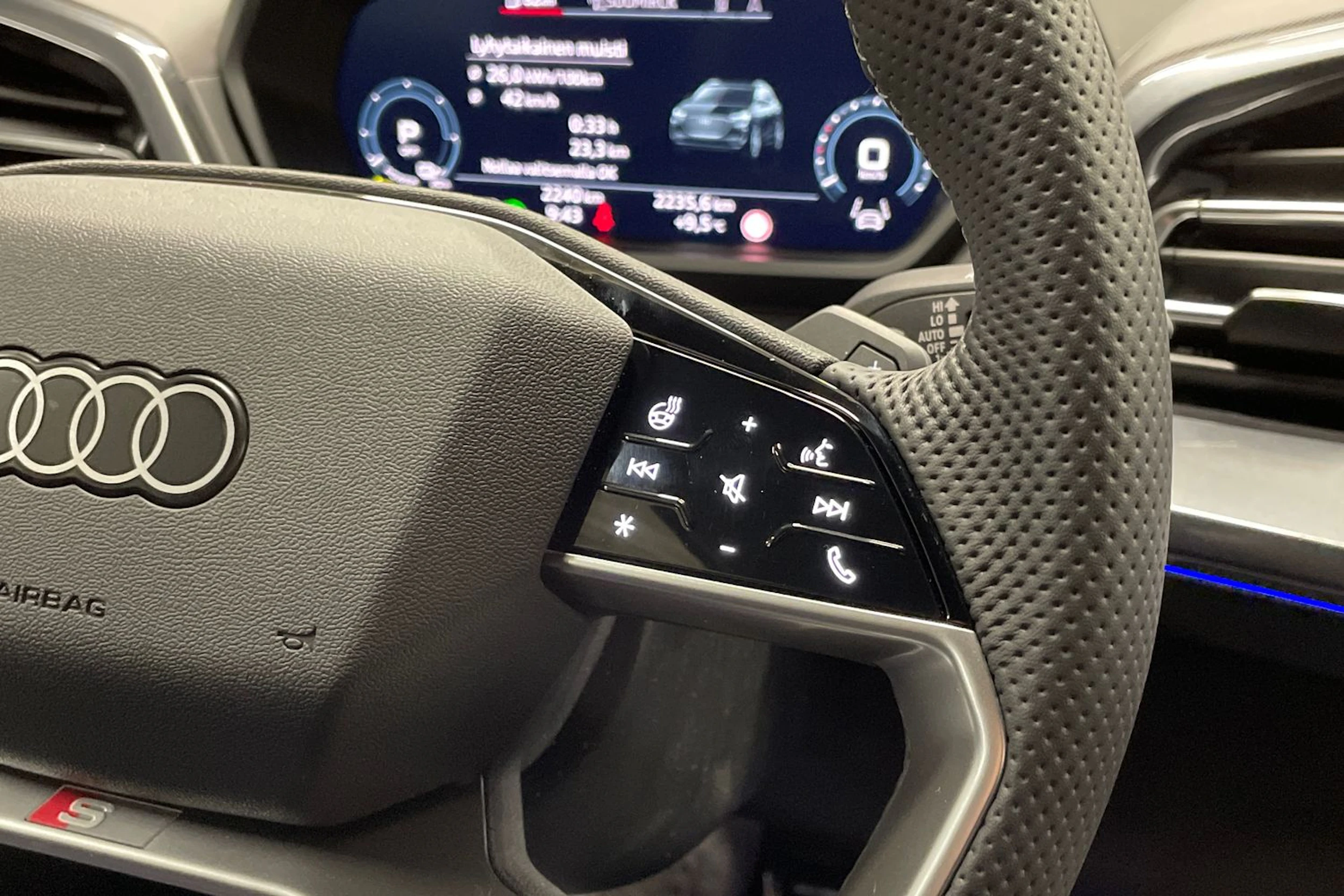 harmaa Audi Q4 e-tron 2026 kuva 16.