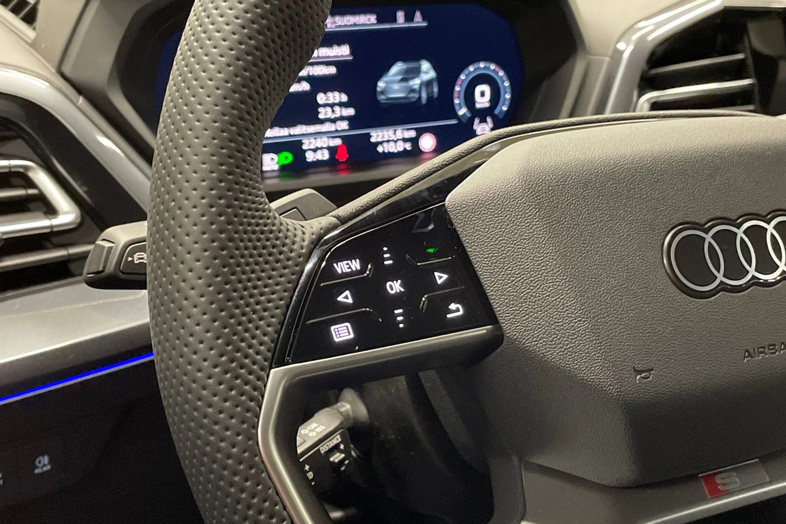 harmaa Audi Q4 e-tron 2026 kuva 17.