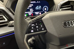 harmaa Audi Q4 e-tron 2026 kuva 17.