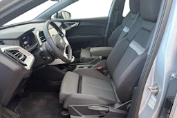 harmaa Audi Q4 e-tron 2026 kuva 6.