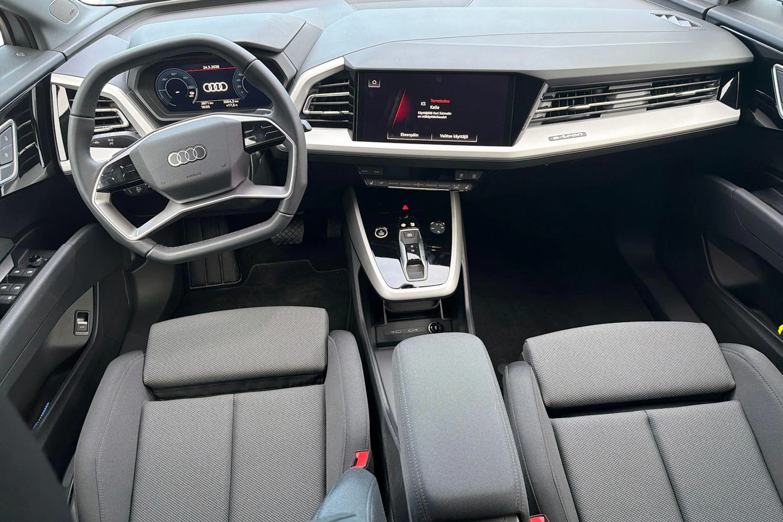 harmaa Audi Q4 e-tron 2026 kuva 7.