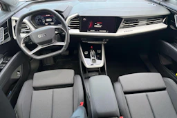 harmaa Audi Q4 e-tron 2026 kuva 7.