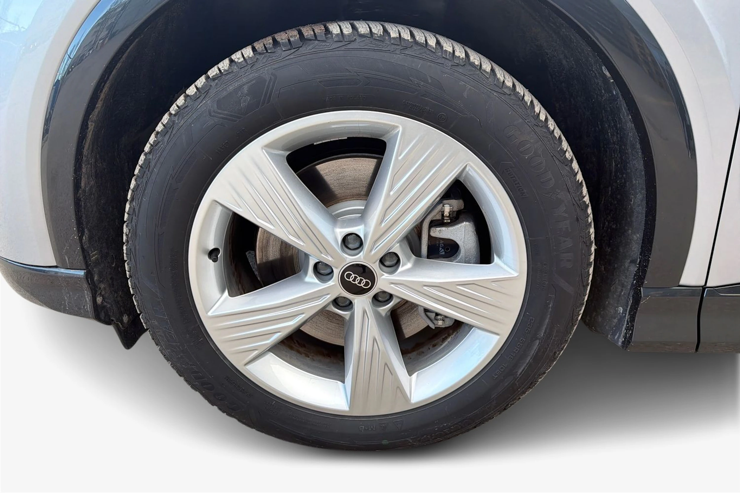 harmaa Audi Q4 e-tron 2026 kuva 9.