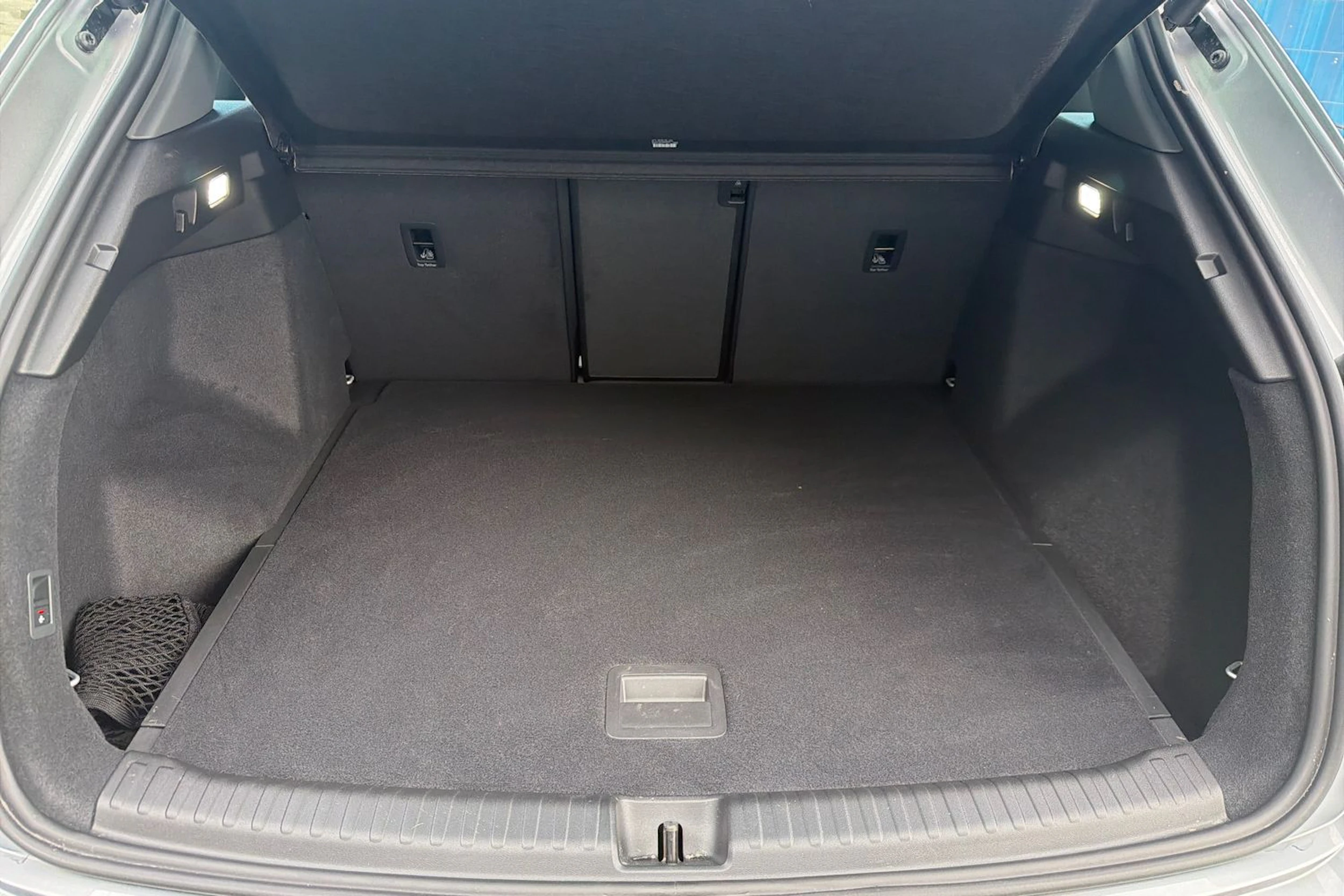 harmaa Audi Q4 e-tron 2026 kuva 11.