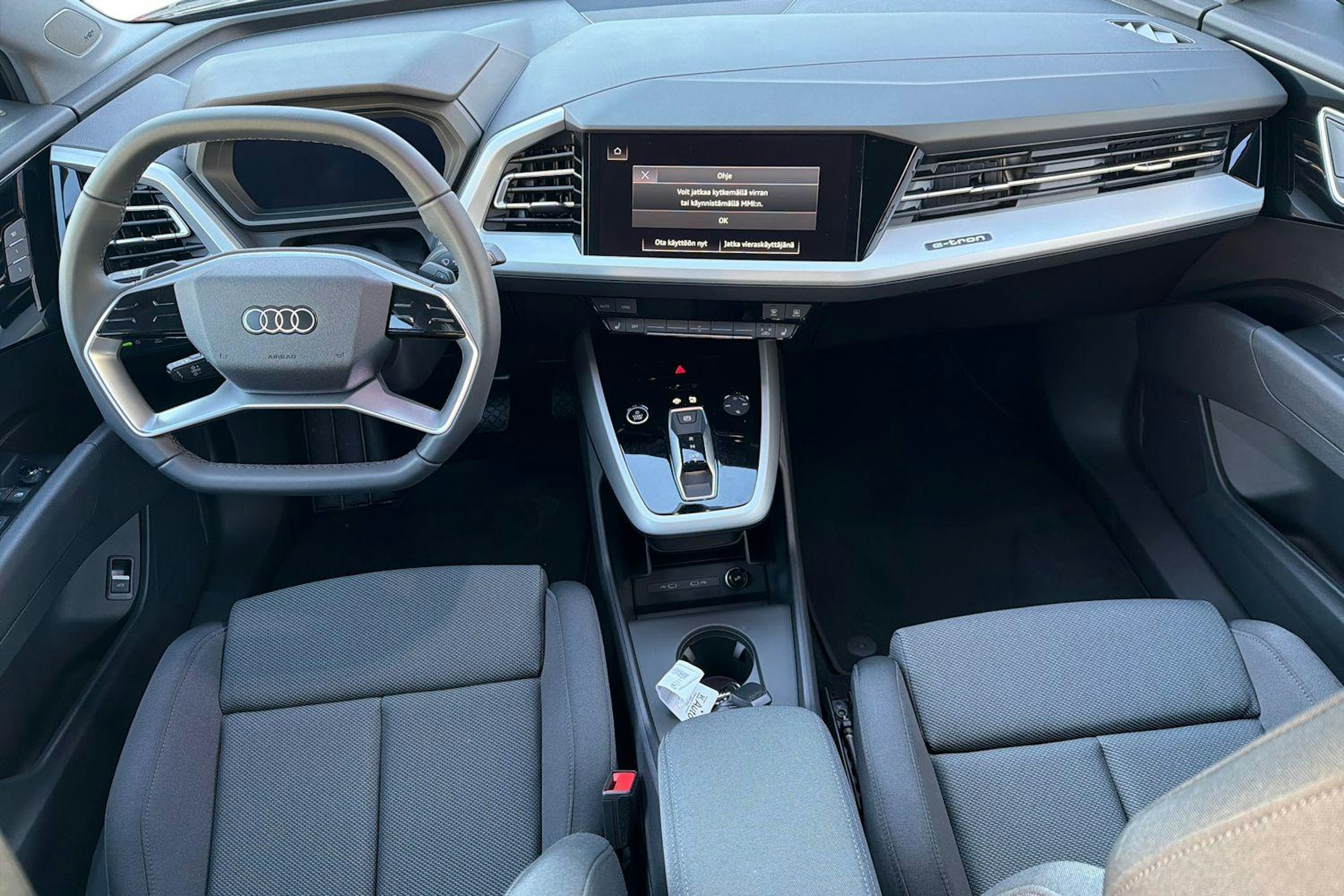 Musta Audi Q4 e-tron 2026 kuva 7.