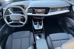 Musta Audi Q4 e-tron 2026 kuva 7.