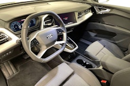 harmaa Audi Q4 e-tron 2026 kuva 7.