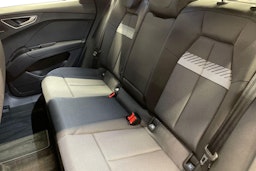 harmaa Audi Q4 e-tron 2026 kuva 10.