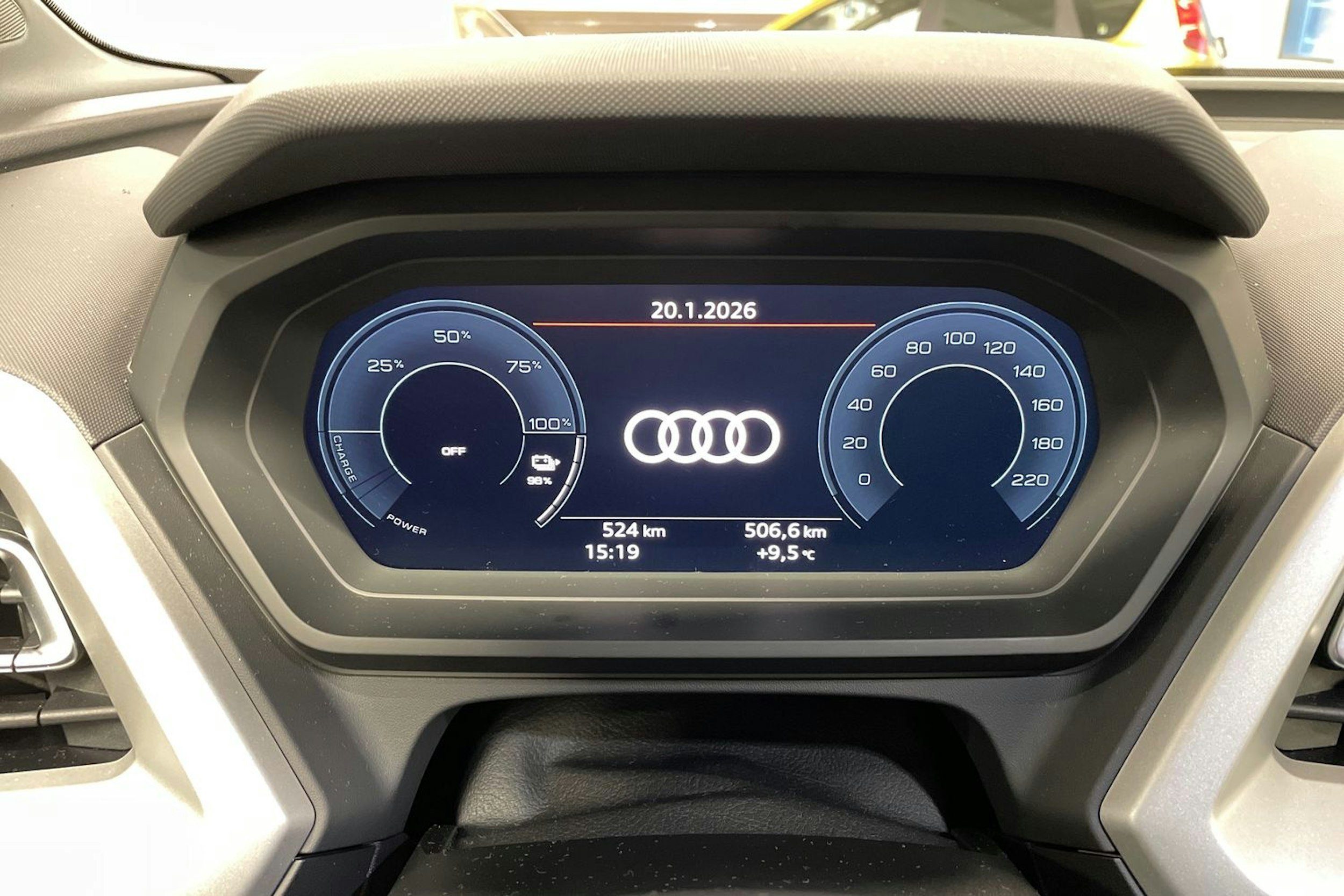 harmaa Audi Q4 e-tron 2026 kuva 15.