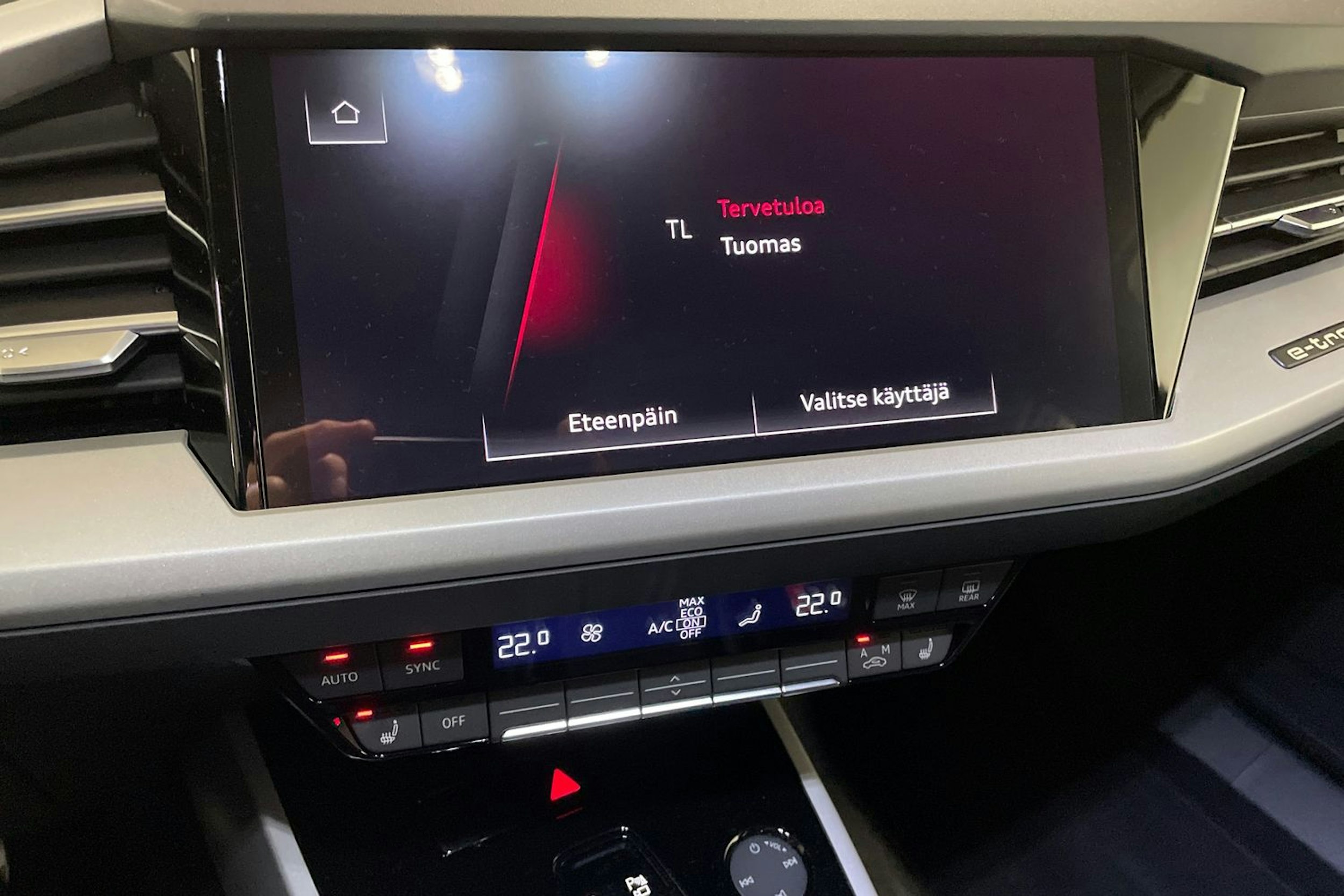 harmaa Audi Q4 e-tron 2026 kuva 16.