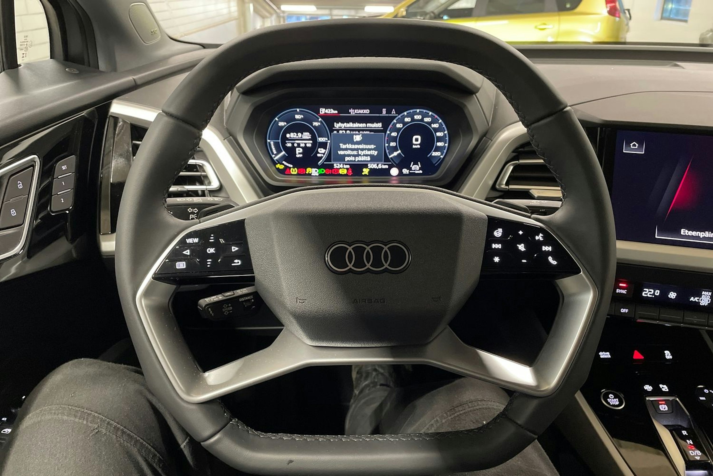 harmaa Audi Q4 e-tron 2026 kuva 18.