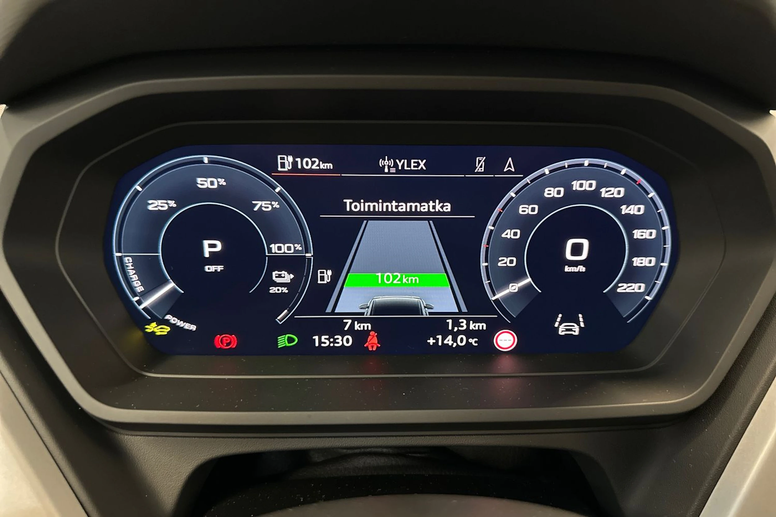 taifun harmaa Audi Q4 e-tron 2026 kuva 32.