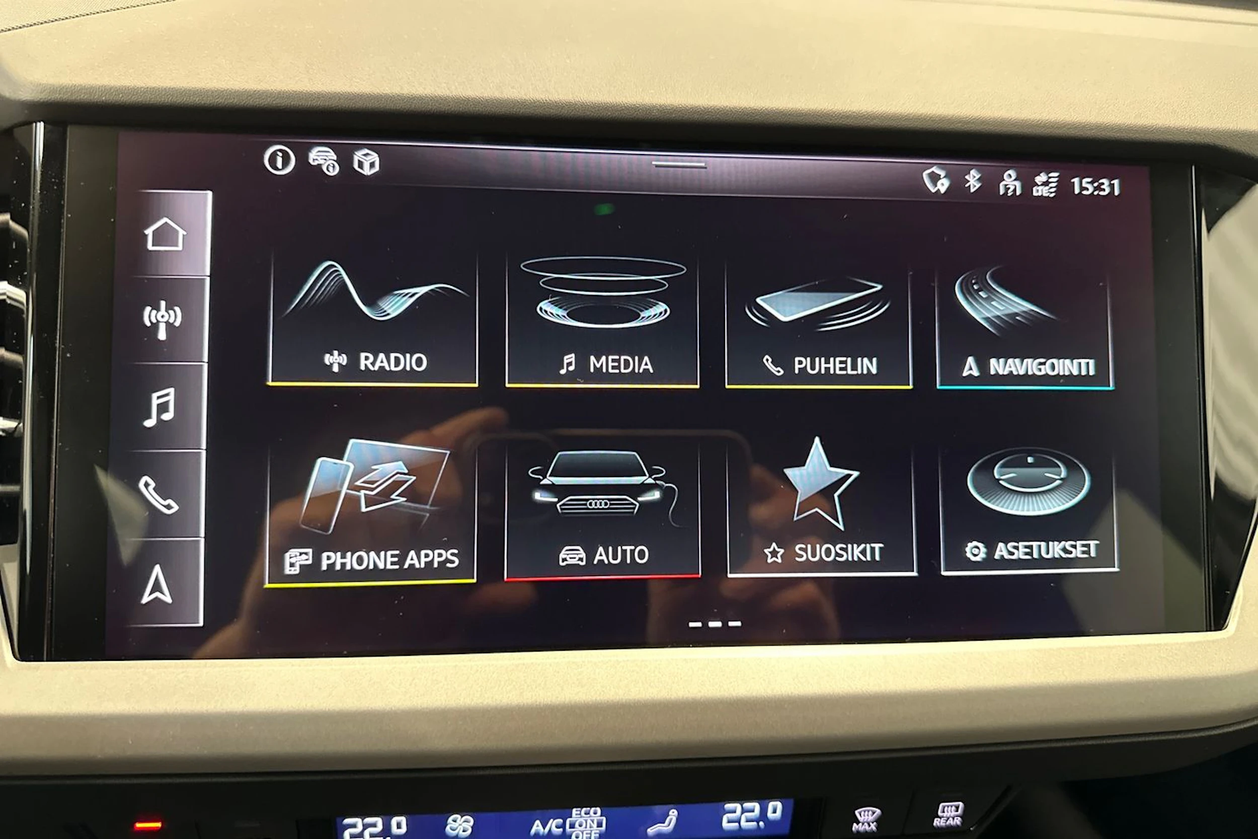 taifun harmaa Audi Q4 e-tron 2026 kuva 34.