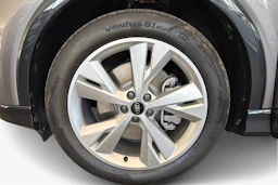 harmaa Audi Q4 e-tron 2026 kuva 9.