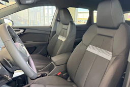 harmaa Audi Q4 e-tron 2026 kuva 11.