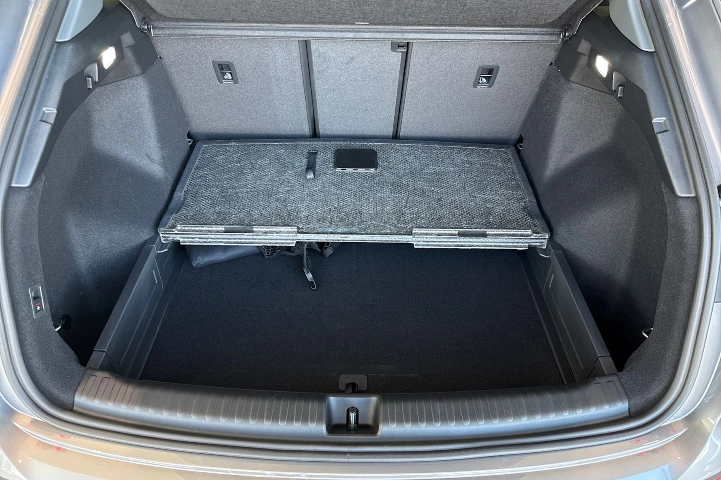 harmaa Audi Q4 e-tron 2026 kuva 14.