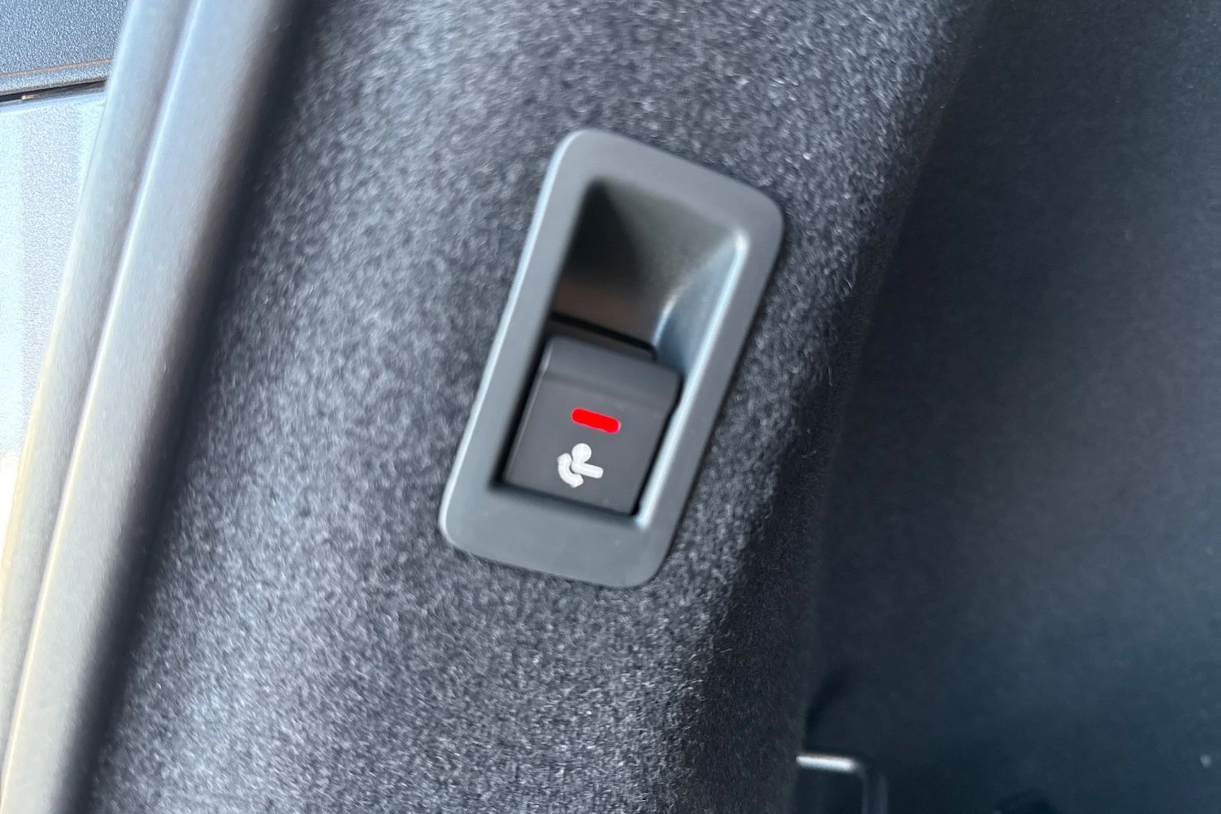 harmaa Audi Q4 e-tron 2026 kuva 15.