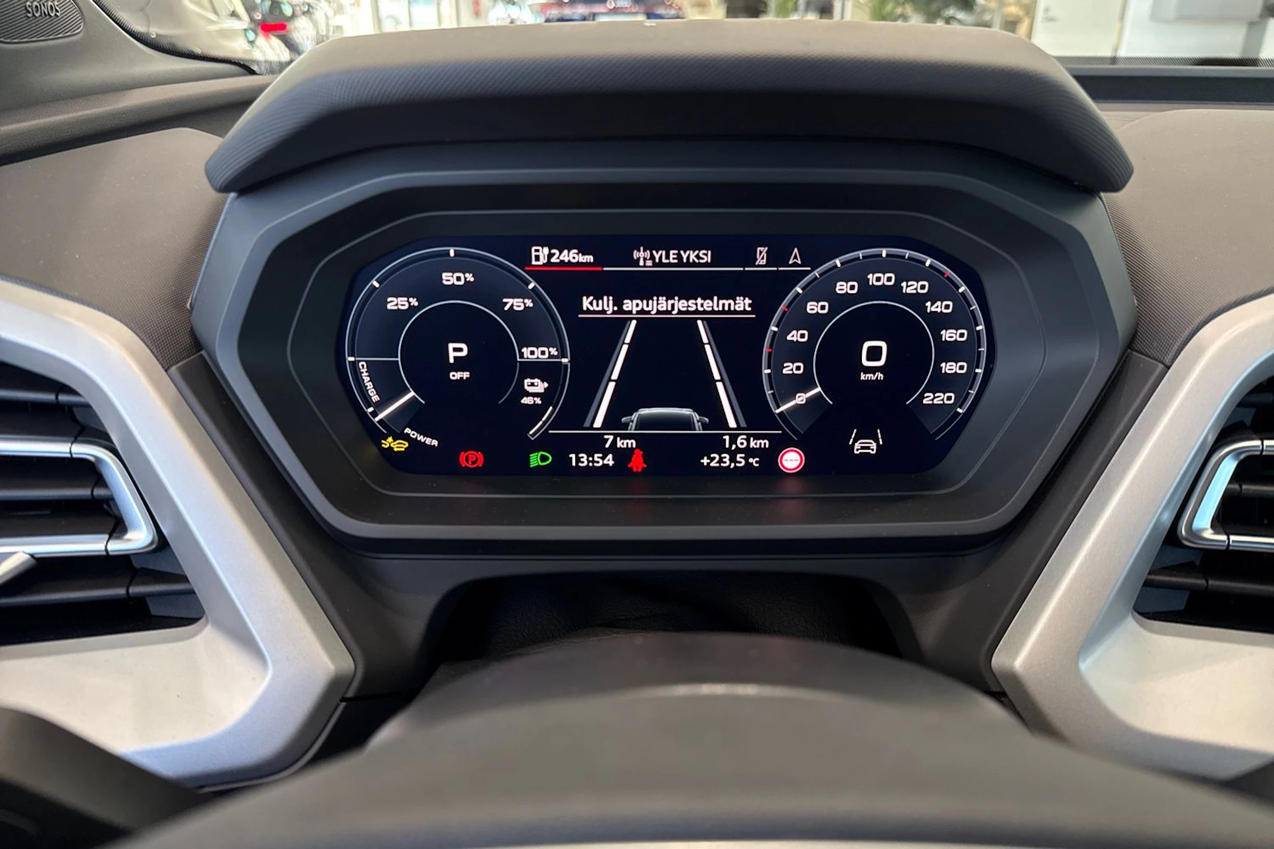 harmaa Audi Q4 e-tron 2026 kuva 23.